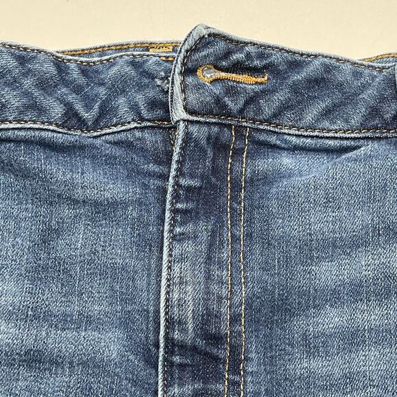 Tommy Hilfiger Women Denim Shorts Size 16 Blue Mid Rise 4" Inseam MISSING BUTTON - Picture 3 of 6